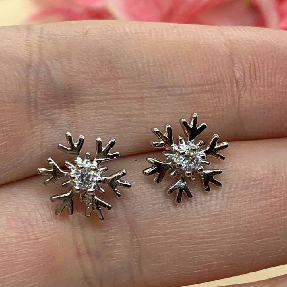 Sterling Silver 925 Christmas Snowflake Earrings - Picture 4 of 5